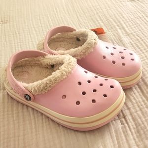 Crocs Crocband Mammoth fleece lined Girls Pink J1 Slip-On Clogs Youth